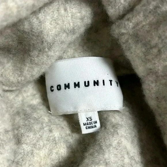 Aritzia - Community  Sweater - Picture 4 of 6
